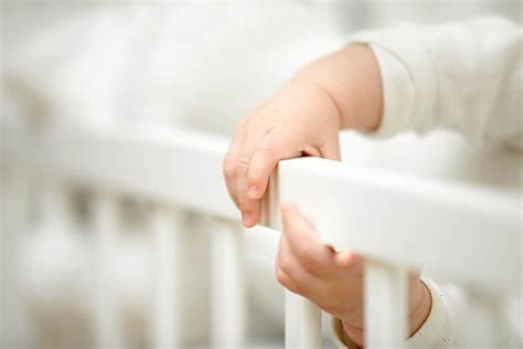 Wenn ein baby geboren wird, ab wann hat es das bewusstsein wo es die umgebung sehen kann das es z.b. Wann greifen Babys das erste Mal? | Ratgeber für Eltern