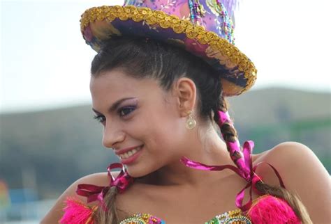 During each expedition, the bolivian women wear layered colorful dresses, andean aguayo shawls and knitted cardigans. Bolivian Brides - Best Brides Which Men Can Dream Of