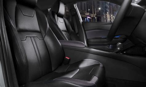 But imo chr interior n exterior look better than vezel n qashqai leh. Toyota C-HR: What option packs are available? - Toyota UK