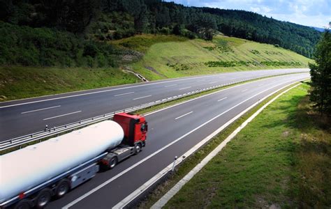 Uma antiga reivindicação dos caminhoneiros autônomos está em análise pelo novo ministro da infraestrutura, tarcísio de freitas: Caminhoneiros, heróis do transporte - Chico da Boleia