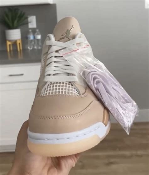 Air jordan 4 wmns shimmer headed for a september 2021 release. FIRST LOOK AT THE AIR JORDAN 4 WMNS SHIMMER ARRIVING FALL ...