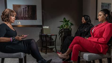 Kelly's gf joycelyn savage secretly met her family at courthouse r. R. Kelly's Girlfriends Defiantly Defend Him: 'My Parents Told Me To Lie About My Age' - Essence