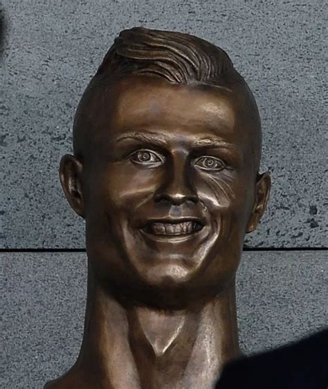 General view of the cristiano ronaldo statue at the cristiano ronaldo international airport in madeira. Le buste de bronze de Cristiano Ronaldo est vraiment ...