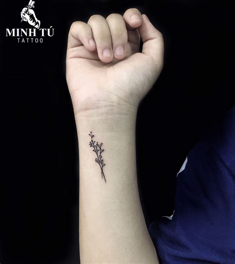 Hình xăm chữ love ở cánh tay. Hình xăm hoa mini, tattoo for girl, tattoo for mens ...