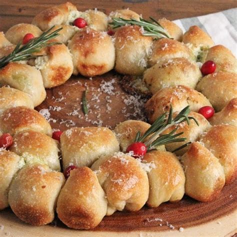 • 1 loaf of ciabatta bread • 6 cloves of garlic • 1/4 cup of extra virgin olive oil • 2 tbsp of fresh parsley • 1 cup of shredded mozzarella • freshly grated. Laura Vitali Easter Bread : Easter Pie A Family Feast / Can you smell the easter bread? - doa