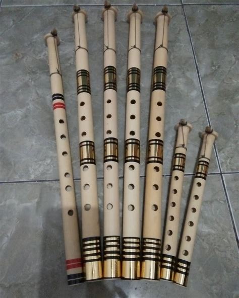 Kebanyakan dimainkan dengan cara dipukul, baik menggunakan telapak tangan atau stick. Gambar Alat Musik Recorder Beserta Bagian Bagianya