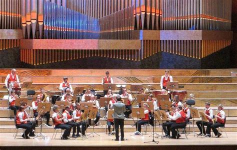 Diese traumhafte villa befindet sich am. Das Blasorchester Markt Feucht in der Meistersingerhalle ...