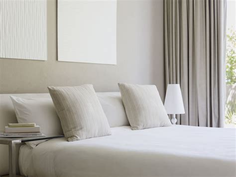 Choose whites like slipper satin or. West Facing Living Room Paint Color | www.resnooze.com