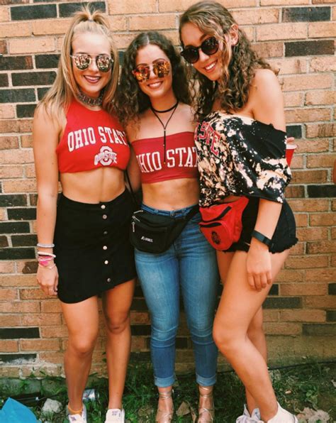 If you want to look instantly cute for a college game day, throw on a cheerleader skirt! 10 Adorable Gameday Outfits At Ohio State University ...