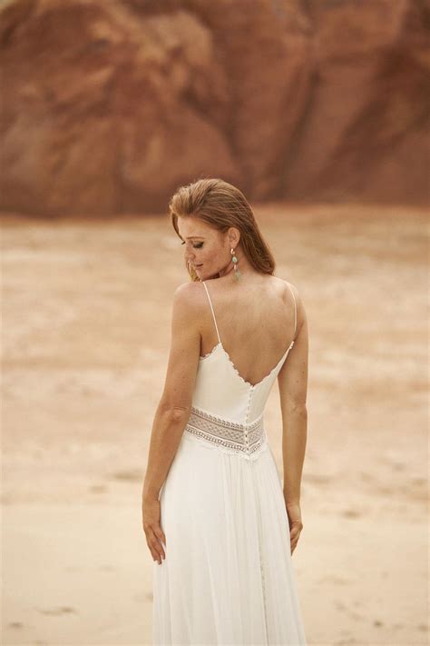 Brautkleid wuppertal adresse telefonnummer ⌚ öffnungszeiten. Brautkleid mit feinen Trägern und Spitzendetail in der Taille