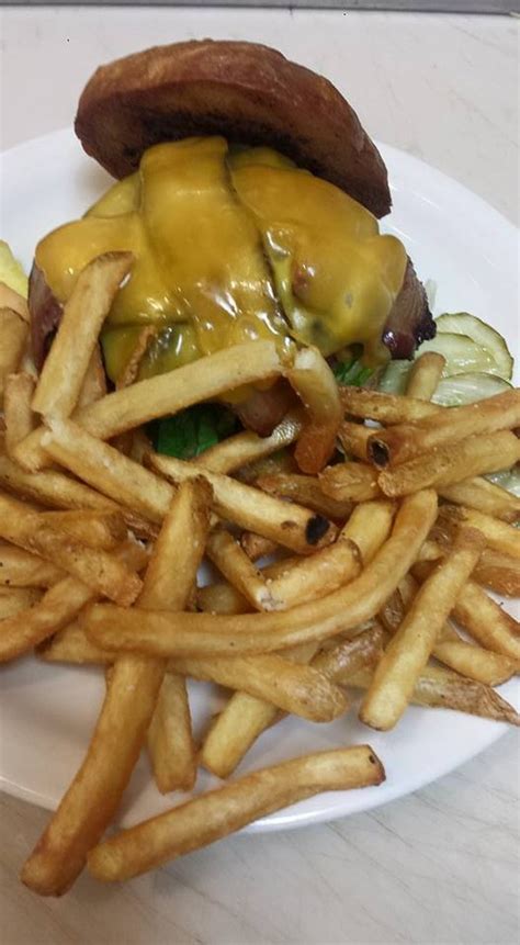 In and out burger iowa. This Ultimate Burger Bucket List In Iowa