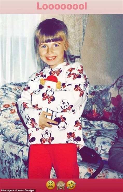 Lauren goodger paraliza el tráfico con un jumpsuit negro y sin sostén. Lauren Goodger shares adorable childhood throwback snap ...