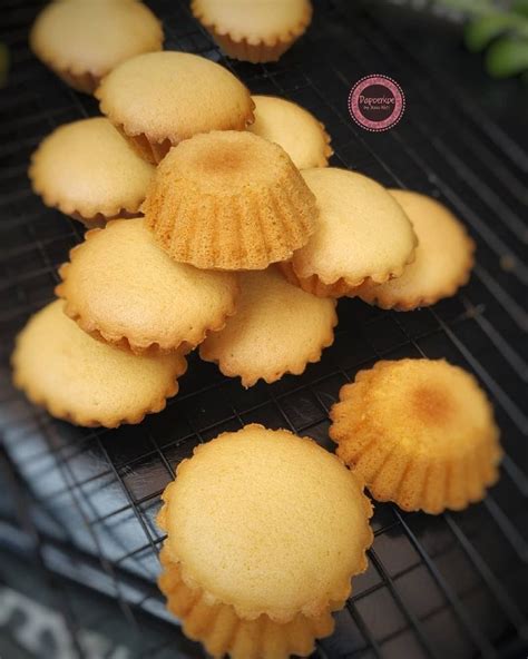 Panaskan oven 180°c, olesi loyang dengan margarin dan alasi dengan baking paper. Resep Bolu Suri Pake Loyang Baking / Cara Gampang Membuat ...