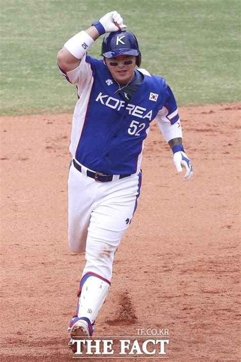 Jun 17, 2021 · 야구대표팀의 이정후가 2019년 11월 17일 일본 도쿄돔에서 진행된 '2019 wbsc 프리미어12' 슈퍼라운드 일본과의 결승전에서 그라운드에 도열해 인사하고 있다. 한일전 야구 : 야구 한일전 중계 프리미어12 결승 한일전 야구 ...