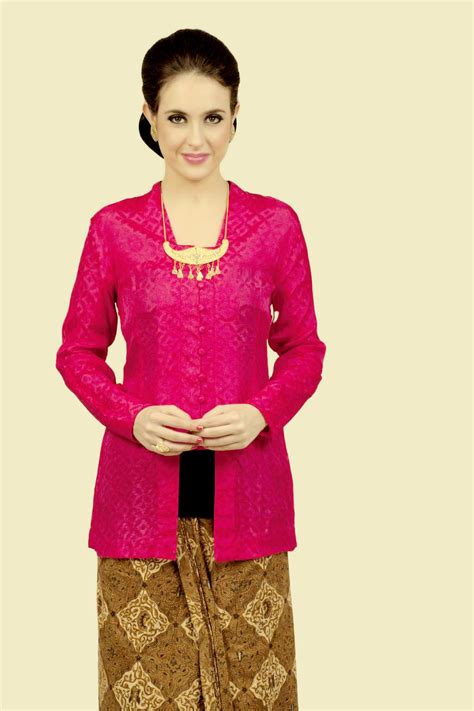 Sementara bahan dan warna kain yang digunakan. Model Baju Kebaya Jawa, Yang Terbaru!