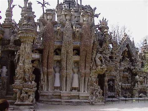 Le facteur cheval n'y connaissait rien à la maçonnerie ni à l'architecture. À tire-larigot: Le Palais idéal du facteur Cheval