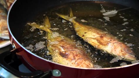 Minyak ikan memberikan perlindungan yang baik buat kesehatan. Kembung Goreng Sederhana (3/4) - Cara Menggoreng Ikan ...