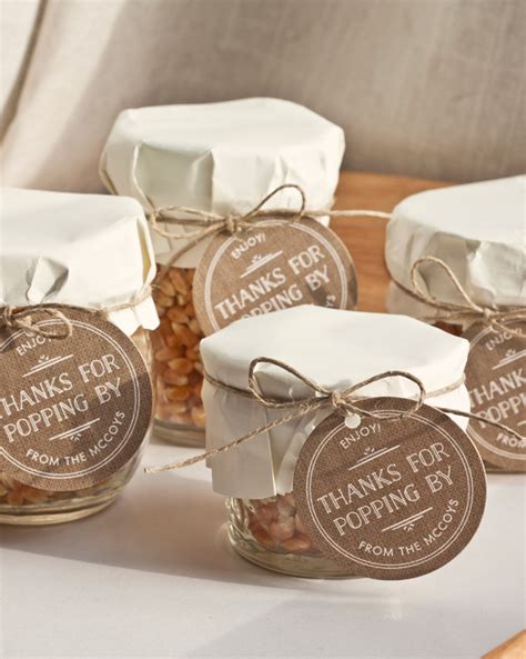 Looking for wedding gifts for friends requires a bit of creativity sometimes. 30 Edible Wedding Favor Ideas - LinenTablecloth
