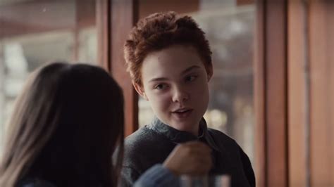 Un couple de nain se donne à 200%. Primer tráiler de la película "About Ray" con Elle Fanning ...