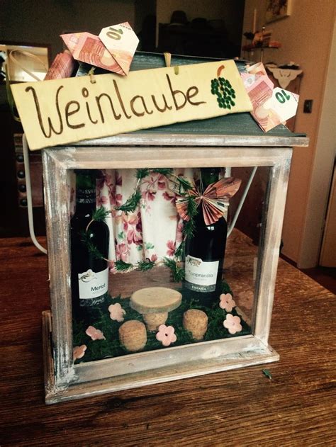 Symbolischer scheck vorlage kostenlos : Eine Weinlaube als Geldgeschenk. Für Wein-Liebhaber (mit Bildern) | Geschenke, Wein geschenke ...