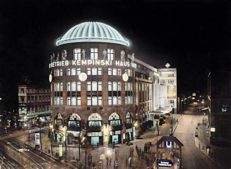 The books of detective novelist volker kutscher still vividly convey how the city and its centre formed a melting pot of cultures. 1928:Haus Vaterland,Potsdamer Platz:Dieses Foto vom ...