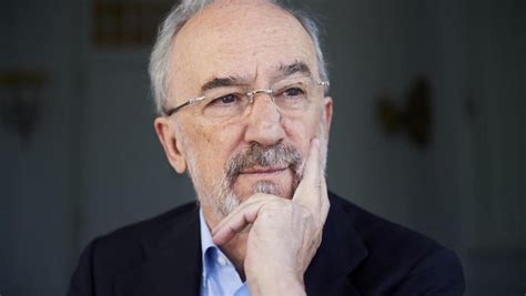 As a jurist, he specialized in administrative and constitutional rights. Santiago Múñoz Machado (RAE): "Hay que conseguir que las ...