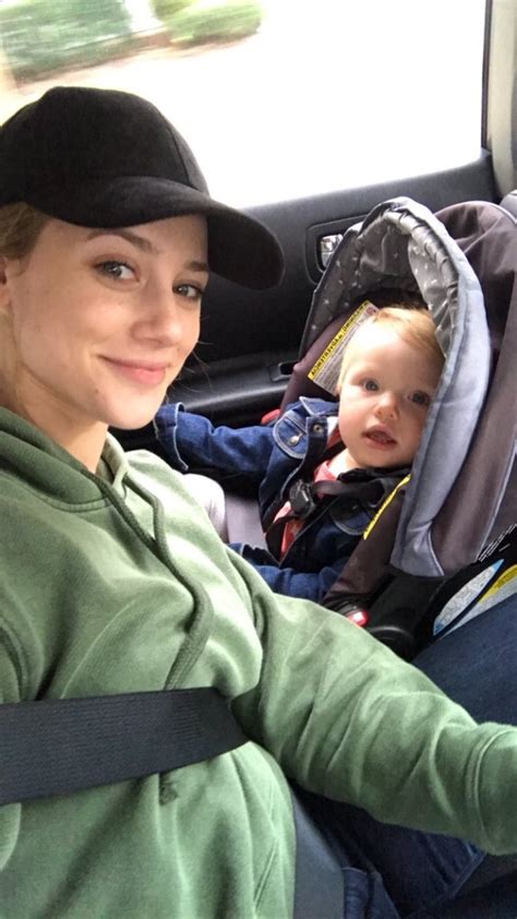 Lili Reinhart France on Twitter: "Lili avec sa famille ...