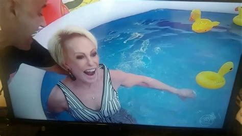 Kerline na ana maria braga: Ana Maria Braga termina o programa sendo jogada na piscina Ao Vivo - YouTube