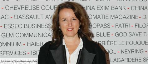 Elle commence sa carrière d'humoriste sur scène en 1987 avec un premier one woman show au. Anne Roumanoff dévoile son nouveau look : « J'avais envie ...