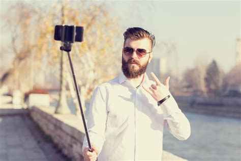 A Selfless Life in a Selfie World - Focus Online