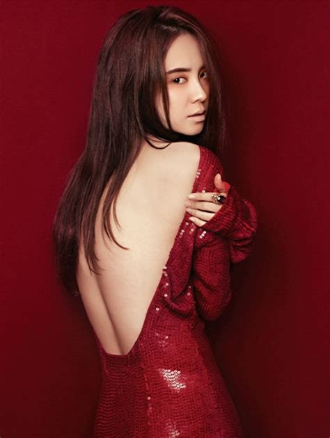 송지효 / 천성임 / 宋智孝 / chun sung im / cheon seong im. Song Ji Hyo is a Lady in Red for Bazaar Korea | Soompi