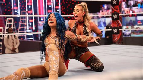 Sasha banks proved why she's the boss with a gusty title defense against carmella. Sasha Banks vs. Carmella - Campeonato Femenil de SmackDown ...