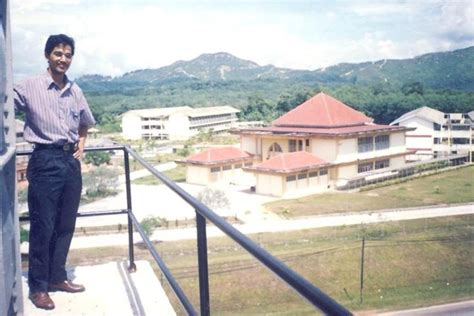 Slim river has many attractions to explore with its fascinating past, intriguing present and exciting future. Cikgu Zabidi: 1993 - 1999: Meraih Kejayaan di SMKA Slim River