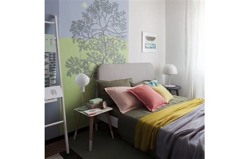 La testiera perfetta per il letto sul soppalco è 'attrezzata' con contenitori. 10 idee per la testiera del letto - CASAfacile