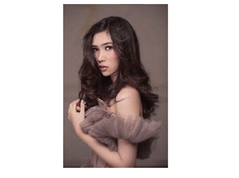 Rendy pandugo | konser spesial isyana. Isyana Sarasvati Luncurkan "Lembaran Buku" - Star Jogja FM