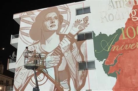 Destinat să stea pe un perete. Emigrante cria mural em Porto de Mós com homenagem aos ...