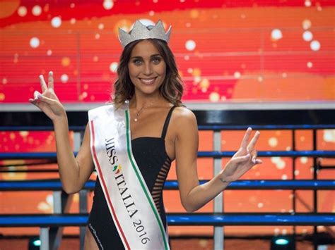 She won the crown on 10 september 2015. Miss Italia, toscana Rachele Risaliti la nuova regina