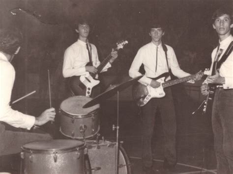 They appeared on tv salvador doing covers of lewis, little richard and elvis, a style of music which was at the time called cowboy music in brazil. G1 - Filme inspira primeiros roqueiros na Bahia; bandas ...