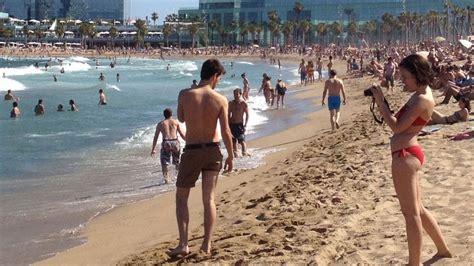 Barceloneta is a beach awarded the blue flag and located in the eponymous district of the old town, in central barcelona. Barceloneta beach - Barcelona, Spain/Catalonia - YouTube