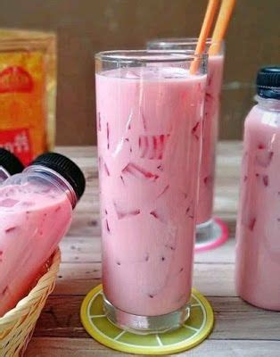 Kamu bisa berkreasi dengan jelly melalui beberapa resep di bawah ini. Es Jelly Strawberry Tea di 2020 | Minuman musim panas ...