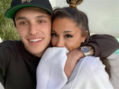 Congratulations and best wishes to the newly married ariana grande. Ariana Grande sposa il fidanzato Dalton Gomez