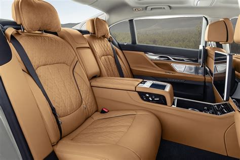 More or less the same interior design as before. Renovación del BMW Serie 7 - Regalate un coche electrico