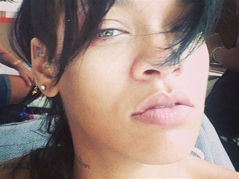 Rihanna komplett ohne makeup in einem verschlafenen instagram schnappschuss.splash ist vorreiter auf dem gebiet der unabhängigen unterhaltungindustrie und. Natur pur: Rihanna zeigt sich "oben ohne"! | Promiflash.de