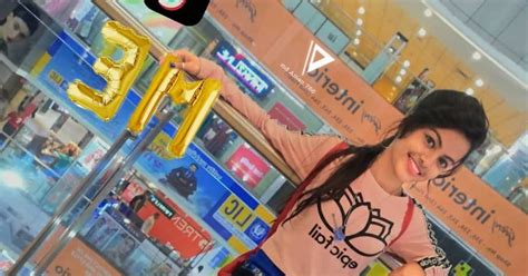 When you stumble across a video you like, you can download it onto your phone to watch over and over again. Tik Tok Wallpaper