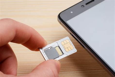 Does it have an sd card slot? What is the difference between a sim card and an sd card - Gadgetroyale