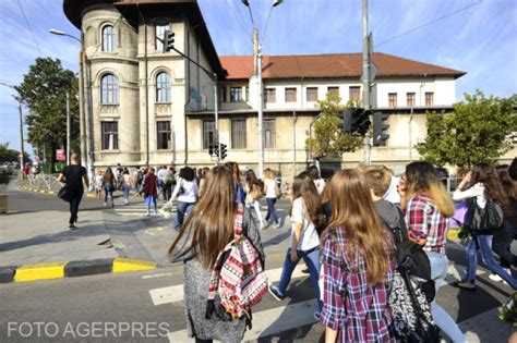 Coronavirus | în prima zi de școală, liceul militar breaza şi alte şase unităţi de învăţământ din prahova trec de la scenariul verde la cel roşu, după apariţia unor. Noul calendar al admiterii la liceu pentru anul școlar ...