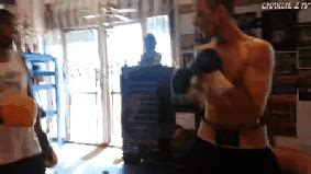 Share the best gifs now >>>. 메이웨더 가족까지 건드린 160승 0패의 싸이코패스 복서 'charlie ...