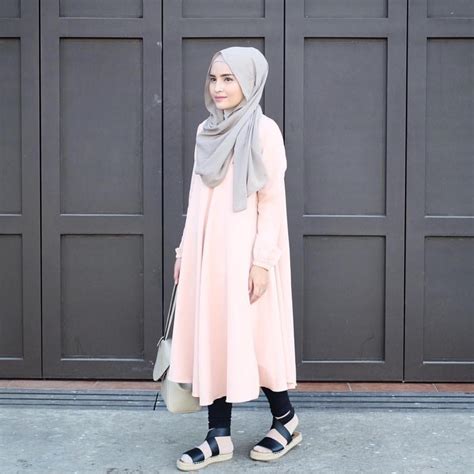 Mulai dari model baju gamis terbaru di tahun 2021 hingga kaftan modern, tampilan baju muslim biar tetap kelihatan modis, coba lihat rekomendasi model baju lebaran 2021 yang sedang trendi dan. 30+ Model Baju Muslim Modis untuk Remaja Masa Kini