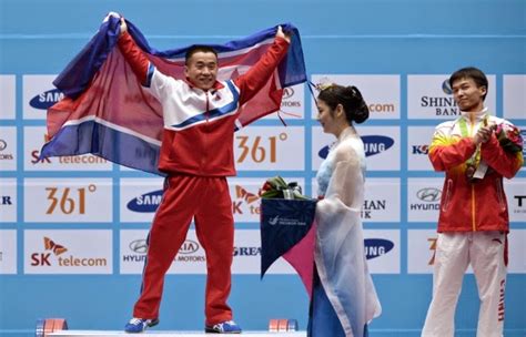 A ideia de pierre de coubertin de retomar os jogos olímpicos na modernidade era buscar a paz entre as nações, unindo todos em uma celebração esportiva. Resumo dos Jogos Asiáticos 2014 - Dia 1 - Surto Olimpico