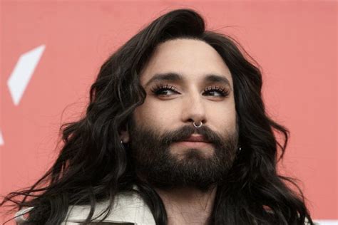 O metamorfozie austriackiego piosenkarza thomasa neuwirtha, znanego jako conchita wurst. Conchita Wurst wil opnieuw als man door het leven gaan | Metro